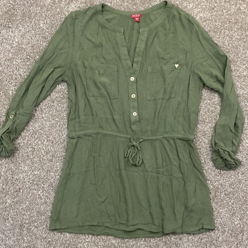 Guess top, medium  